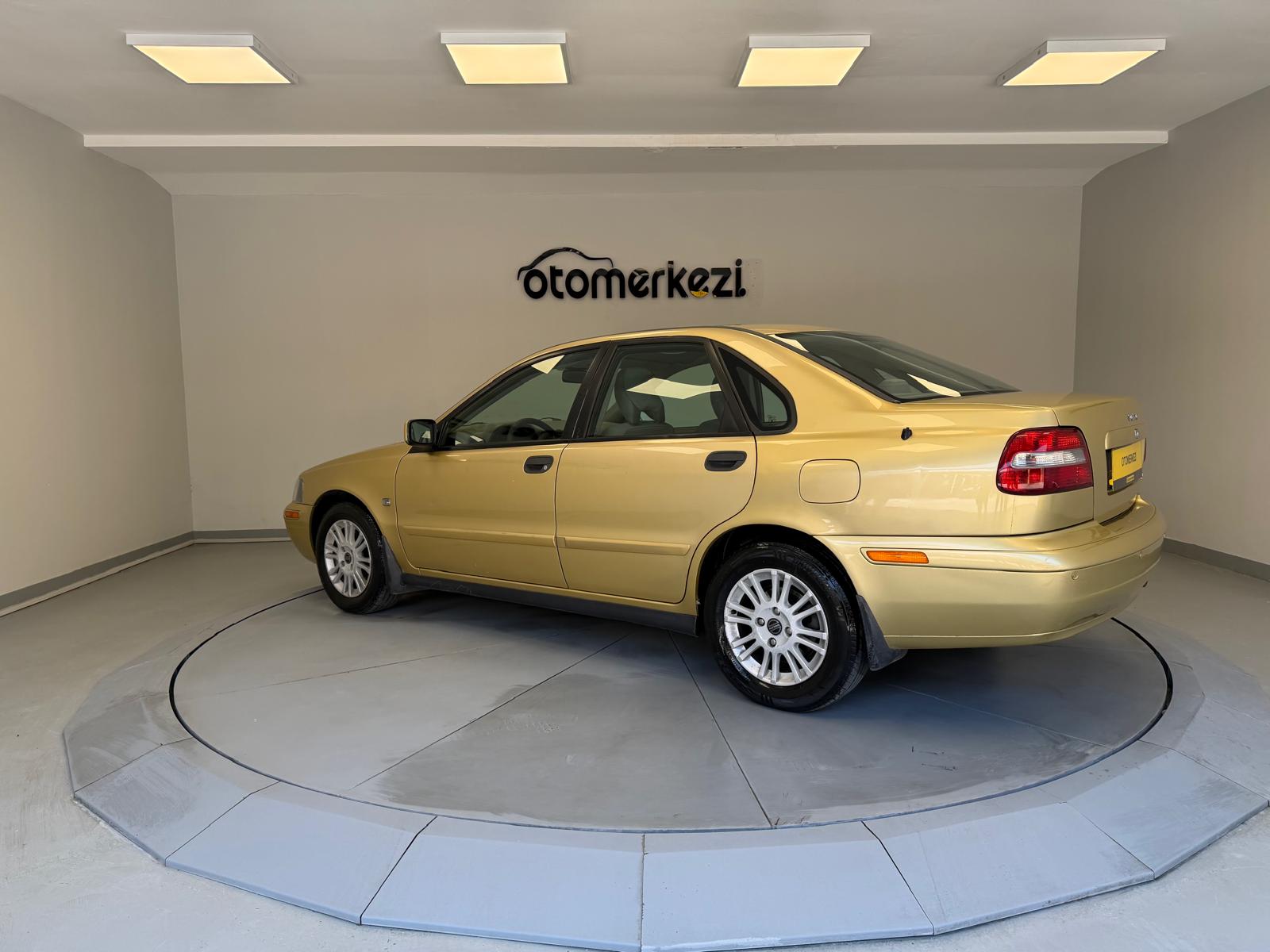 VOLVO S40 27